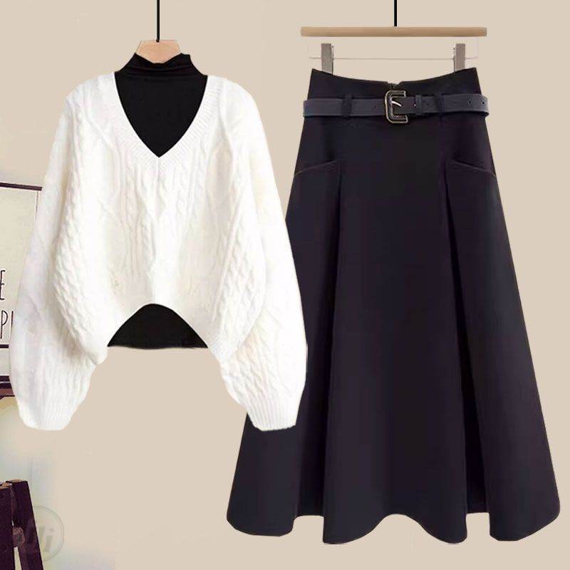 白色毛衣+黑色打底衫+黑色半身裙